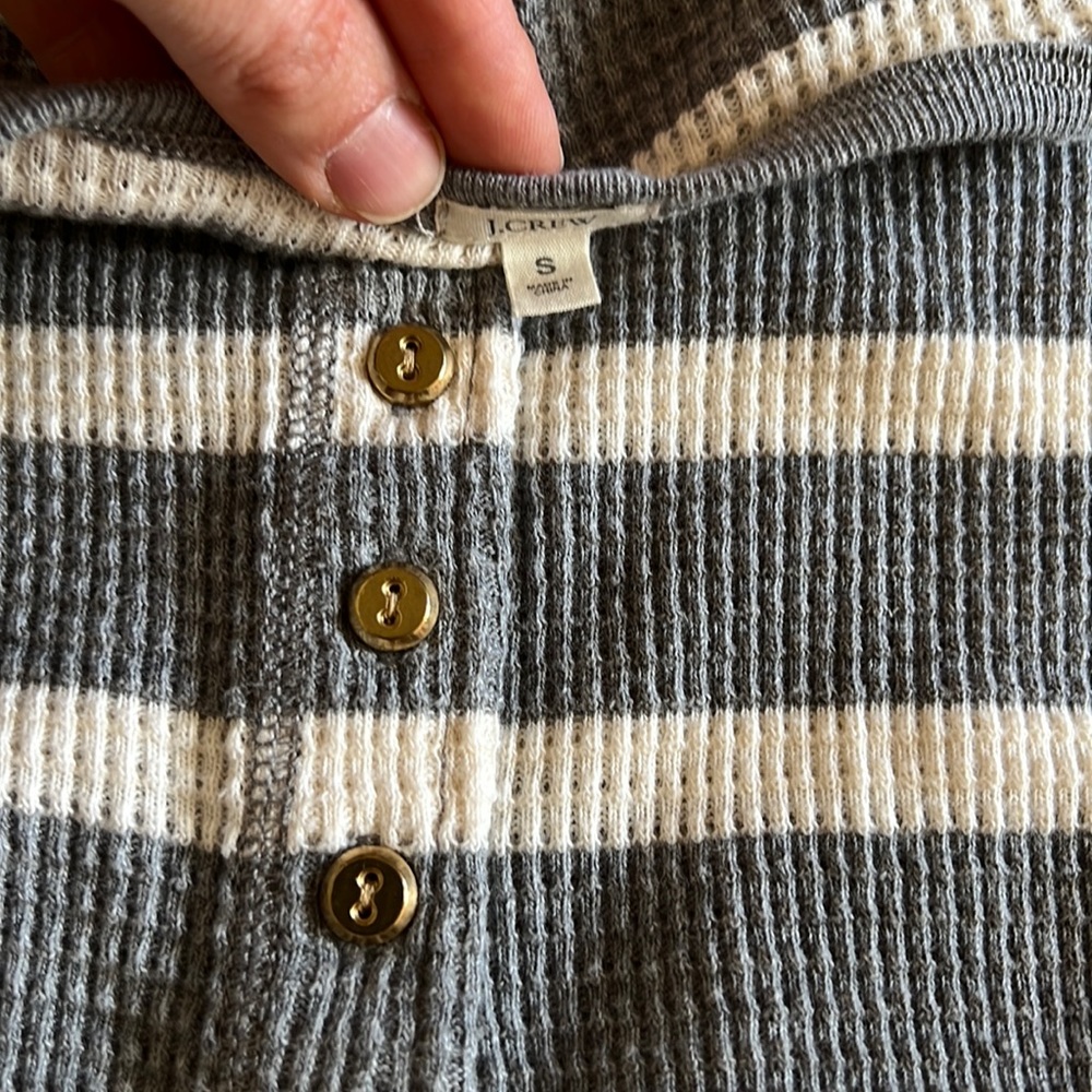 Gorgeous like new Jcrew Henley long sleeve top great for layering, like new - Picture 5 of 6